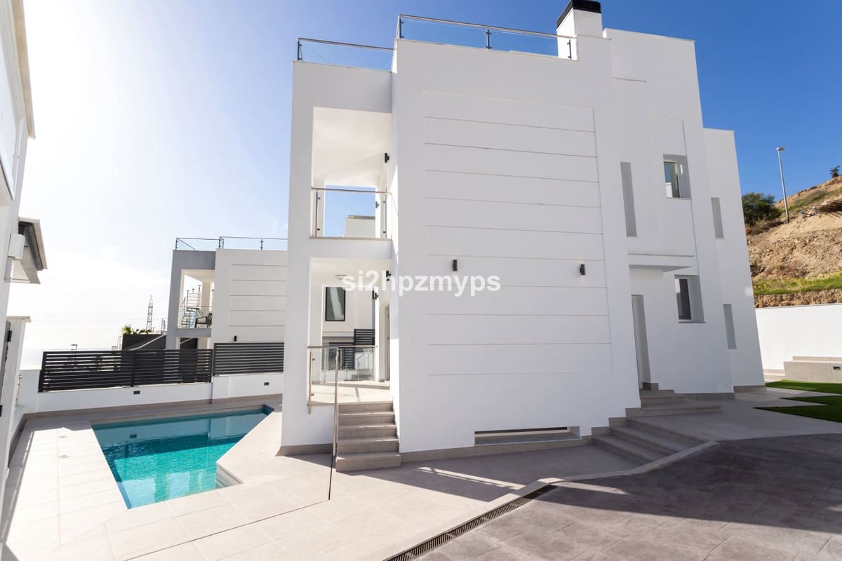 4 bedroom Villa for sale in Nerja - € 865,000 (Ref: 9413301)