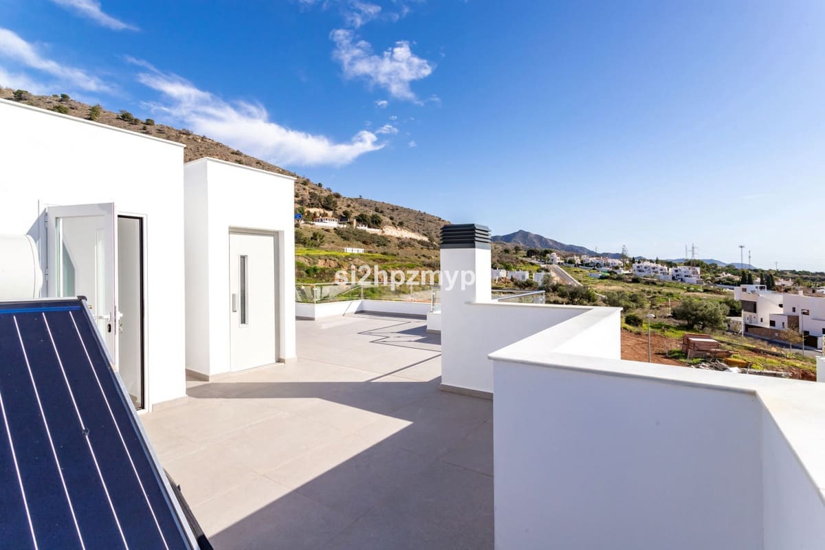 4 bedroom Villa for sale in Nerja - € 865,000 (Ref: 9413301)
