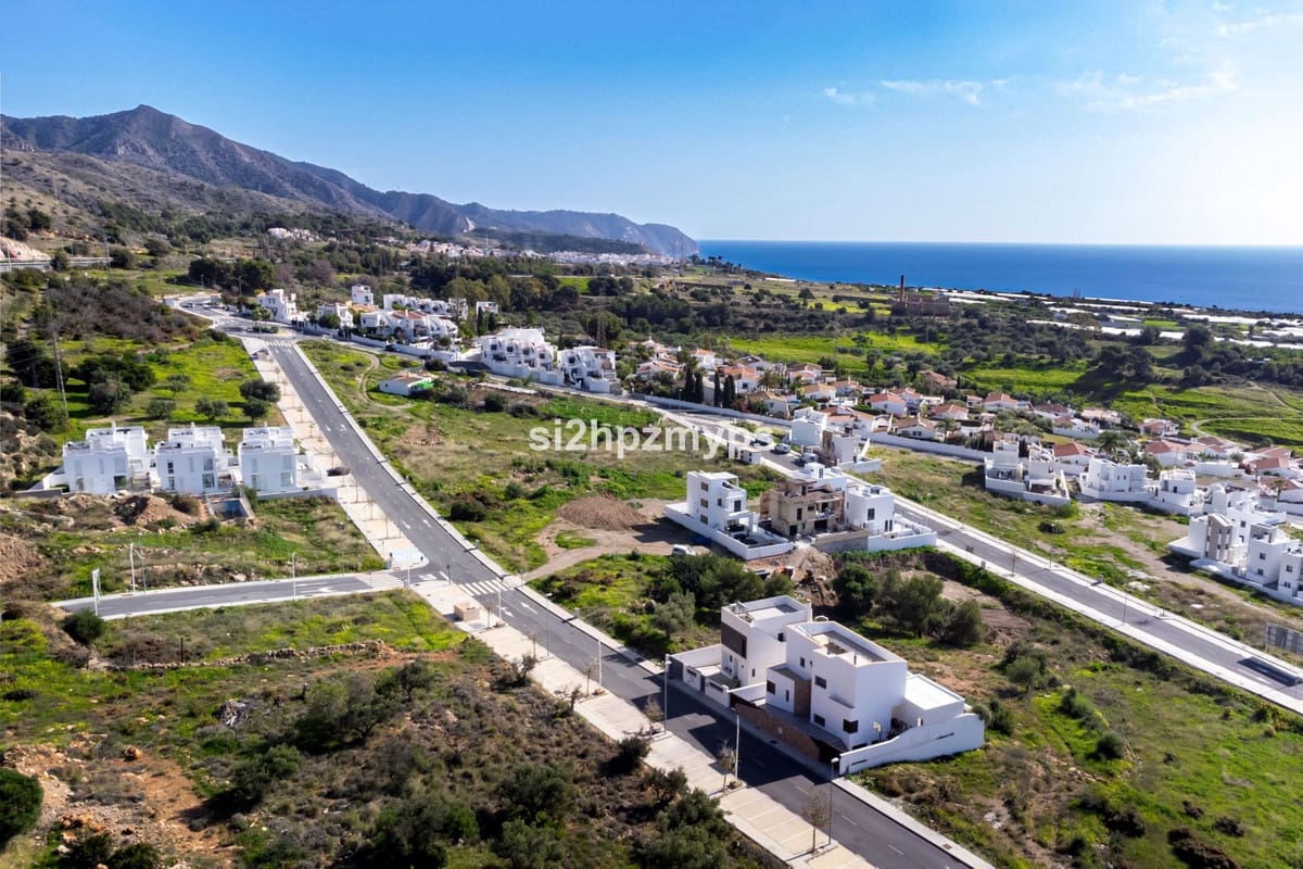 4 bedroom Villa for sale in Nerja - € 865,000 (Ref: 9413301)