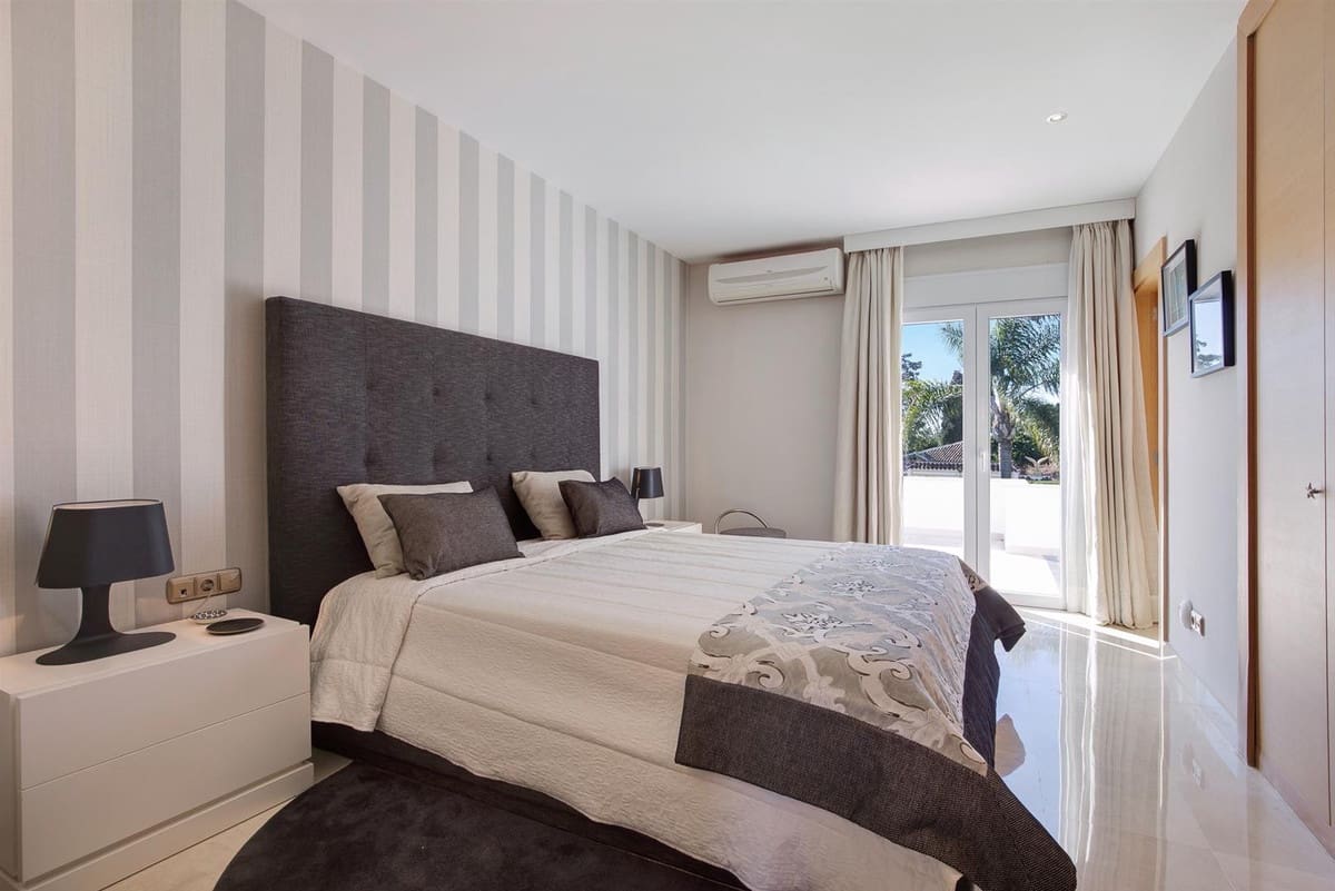 6 bedroom Villa for sale in Guadalmina with pool - € 3,250,000 (Ref: 9413308)