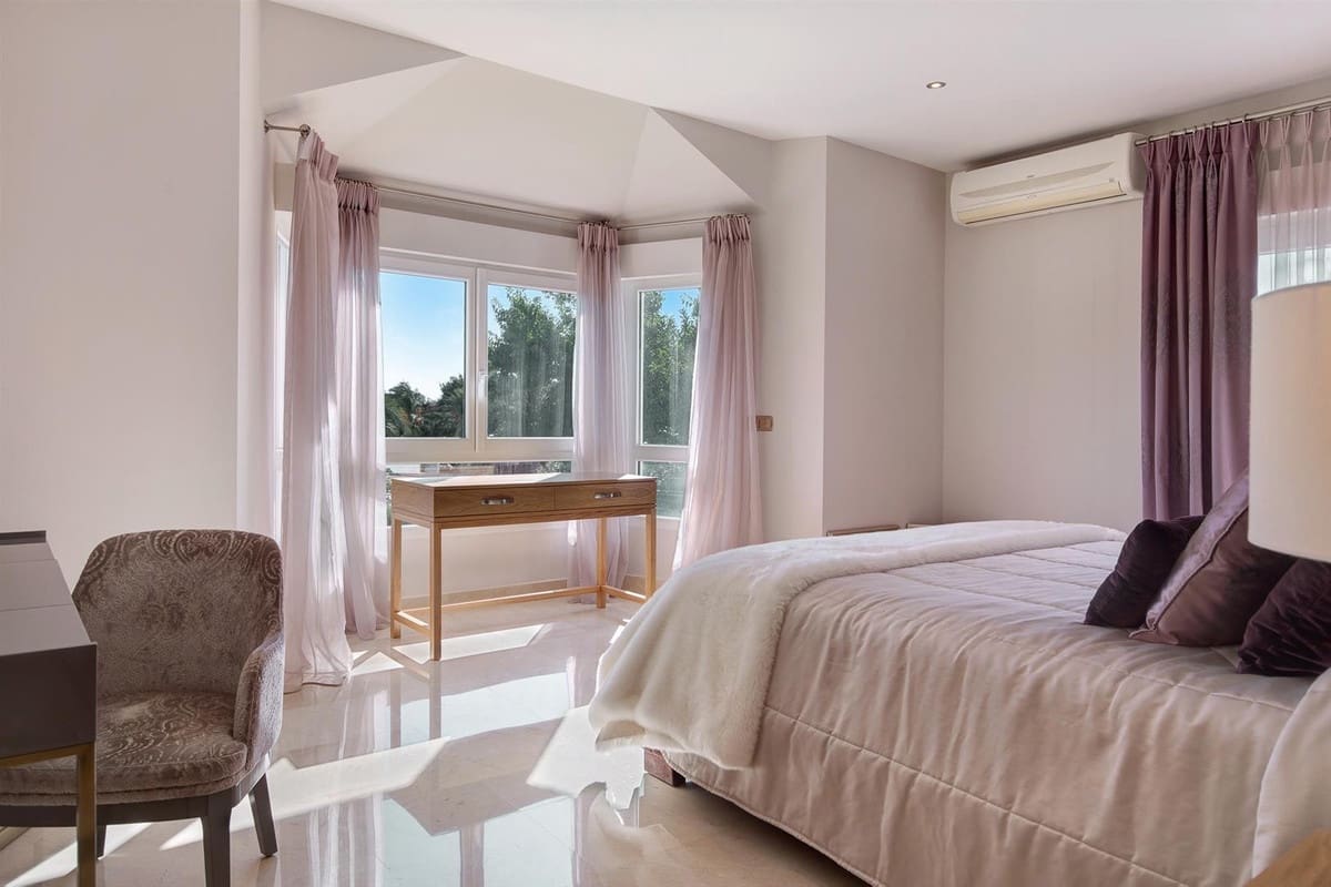 6 bedroom Villa for sale in Guadalmina with pool - € 3,250,000 (Ref: 9413308)