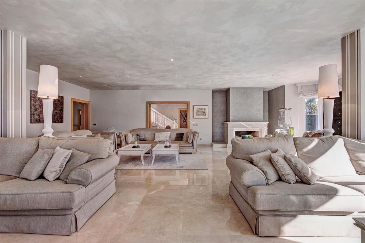 6 bedroom Villa for sale in Guadalmina with pool - € 3,250,000 (Ref: 9413308)