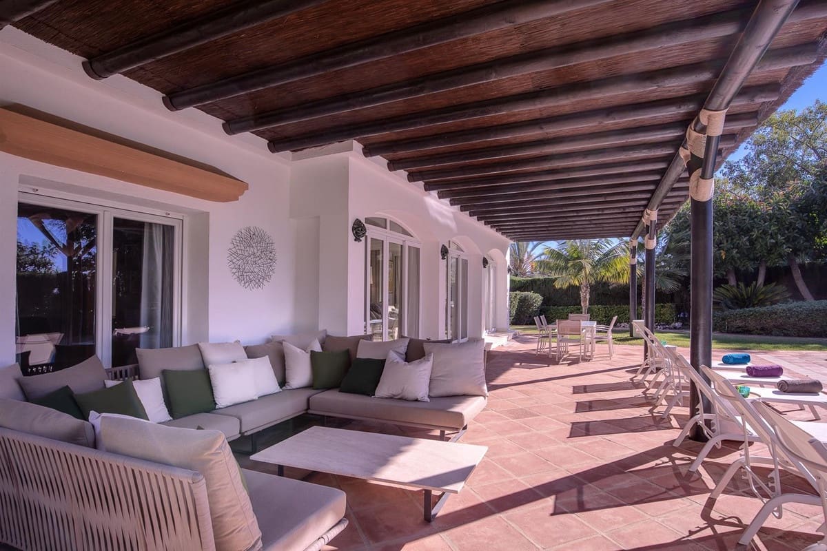 6 bedroom Villa for sale in Guadalmina with pool - € 3,250,000 (Ref: 9413308)