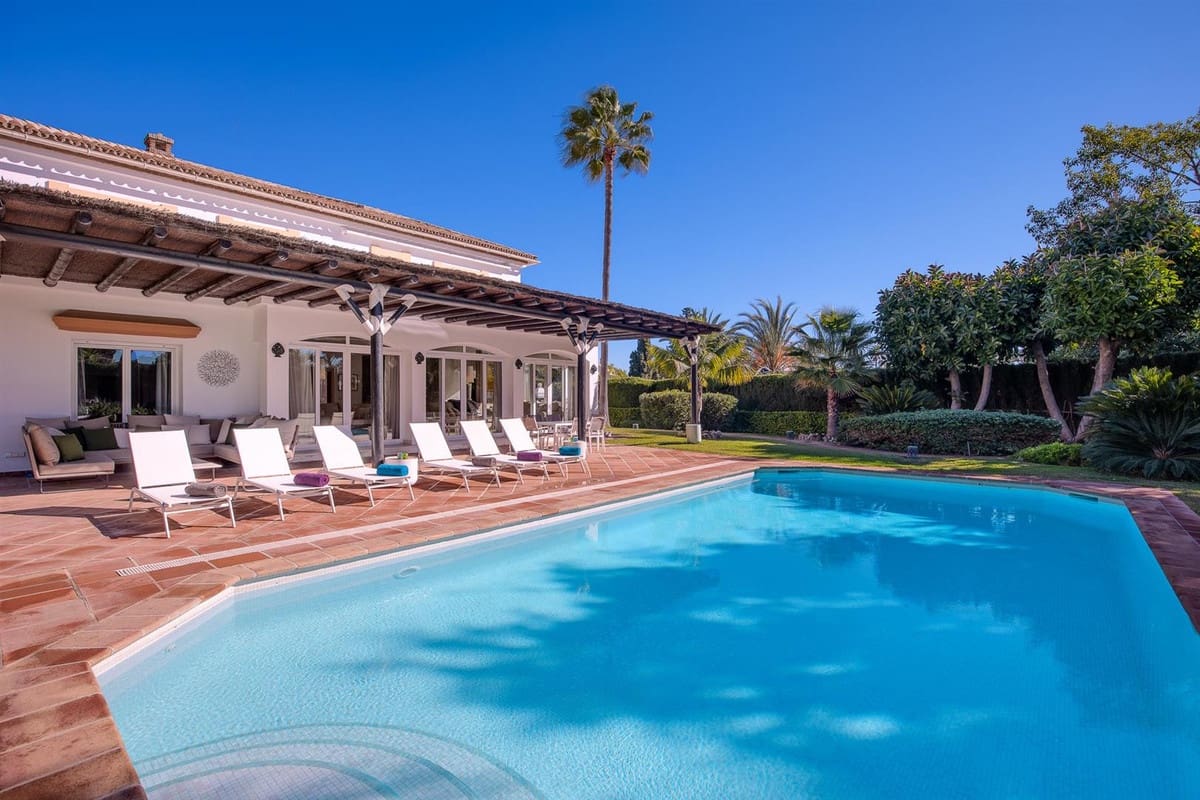 6 bedroom Villa for sale in Guadalmina with pool - € 3,250,000 (Ref: 9413308)