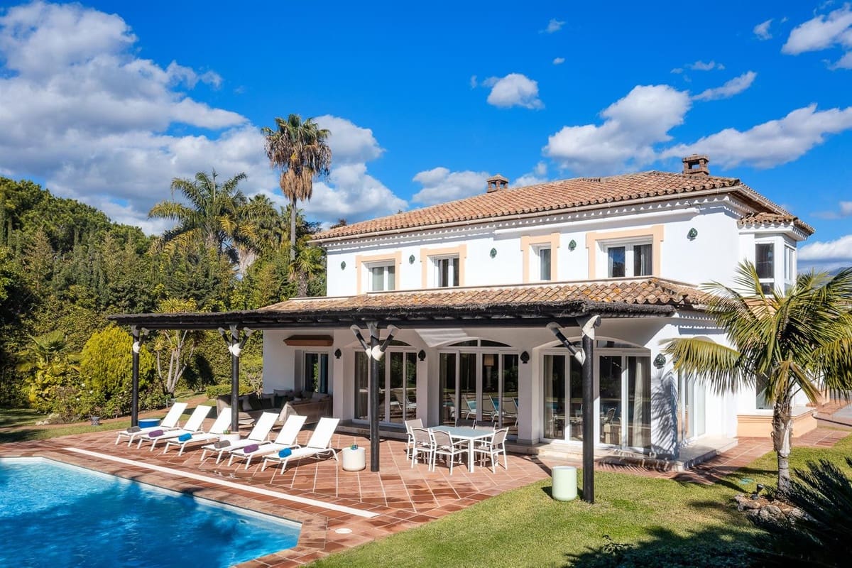 6 bedroom Villa for sale in Guadalmina with pool - € 3,250,000 (Ref: 9413308)