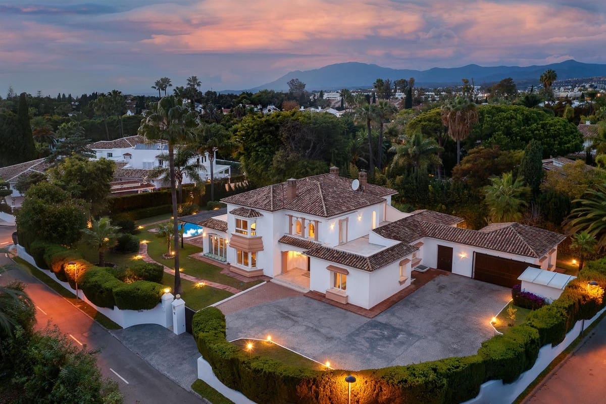 6 bedroom Villa for sale in Guadalmina with pool - € 3,250,000 (Ref: 9413308)