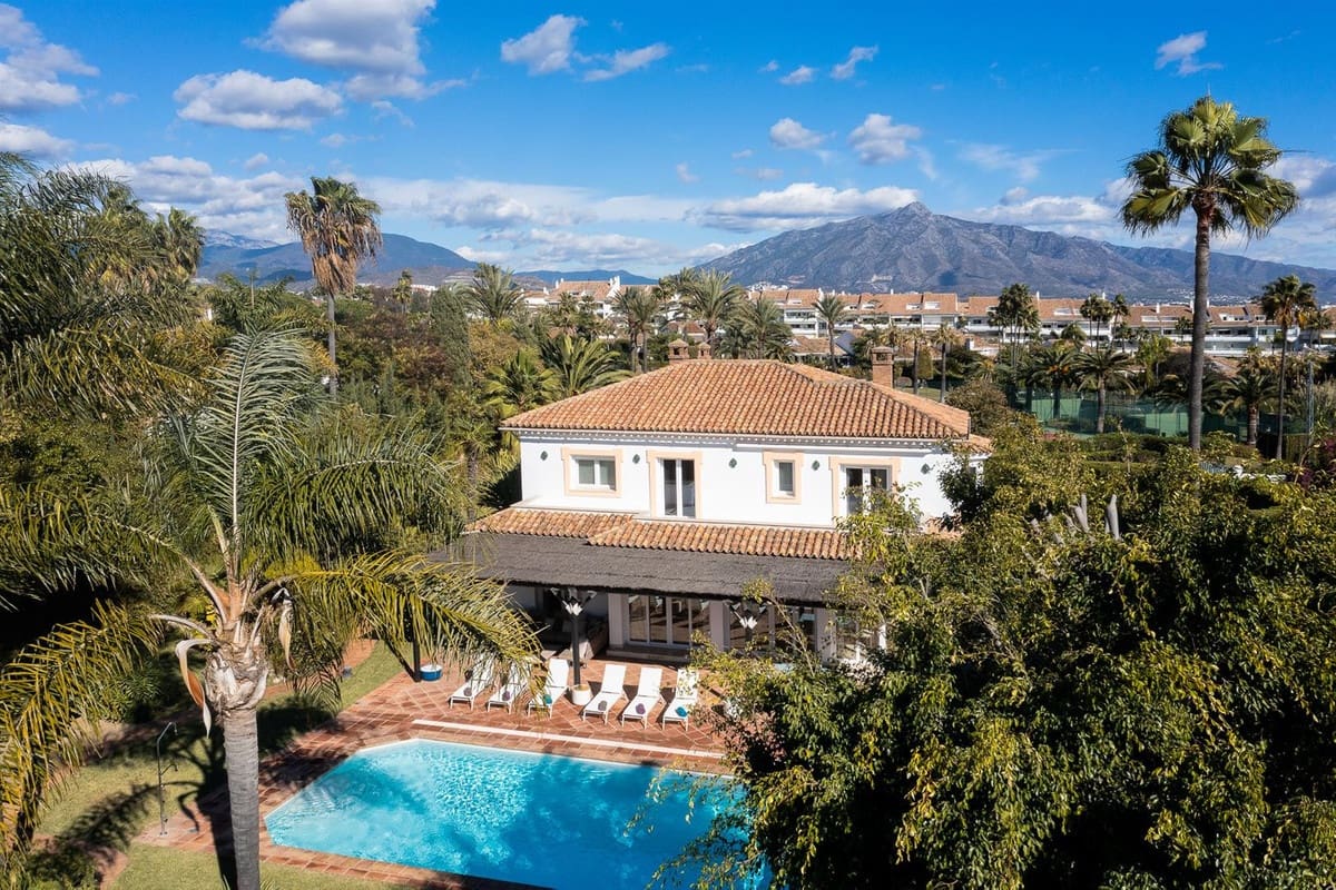 6 bedroom Villa for sale in Guadalmina with pool - € 3,250,000 (Ref: 9413308)