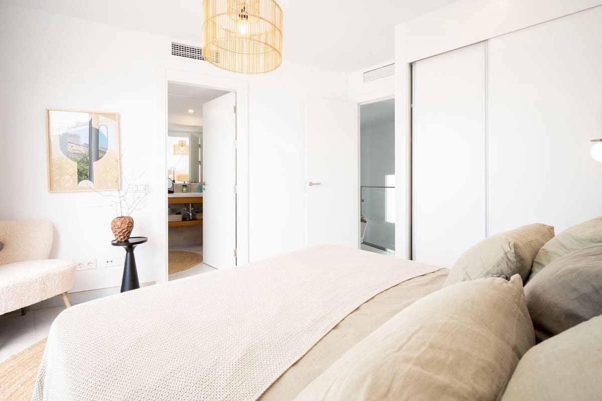 Ático de 3 habitaciones en Los Monteros en venta - 760.000 € (Ref: 9413315)