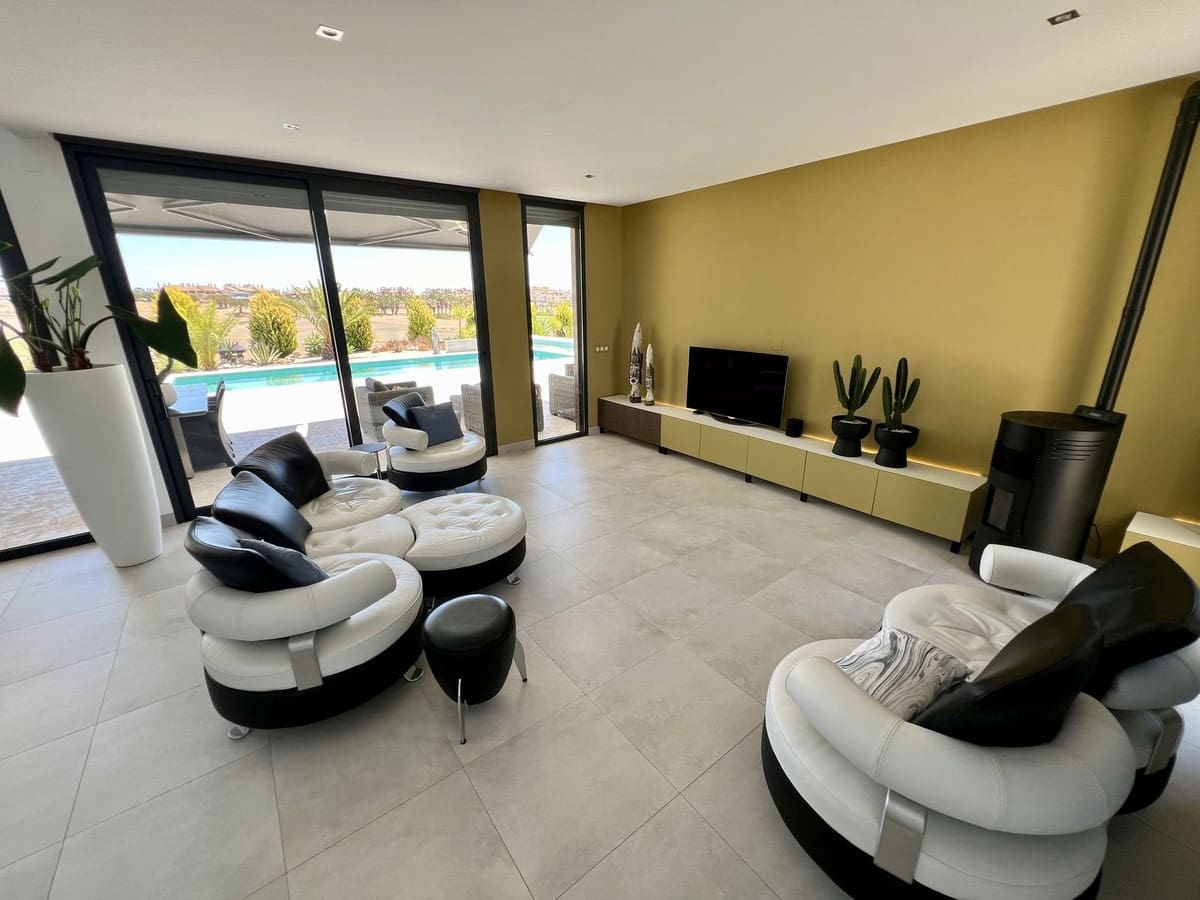 7 bedroom Villa for sale in Hacienda del Alamo - € 775,000 (Ref: 9413324)