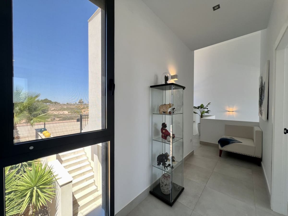 7 bedroom Villa for sale in Hacienda del Alamo - € 775,000 (Ref: 9413324)