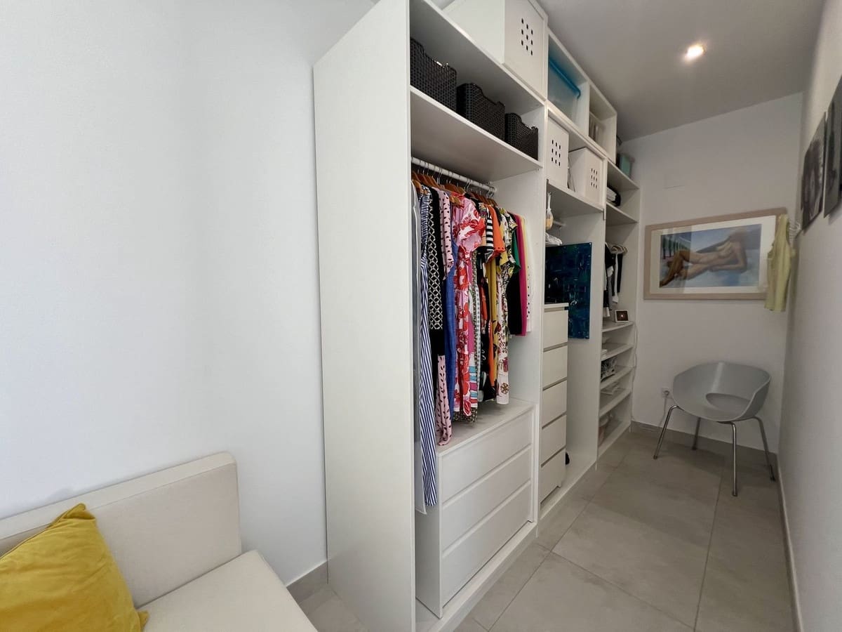 7 bedroom Villa for sale in Hacienda del Alamo - € 775,000 (Ref: 9413324)