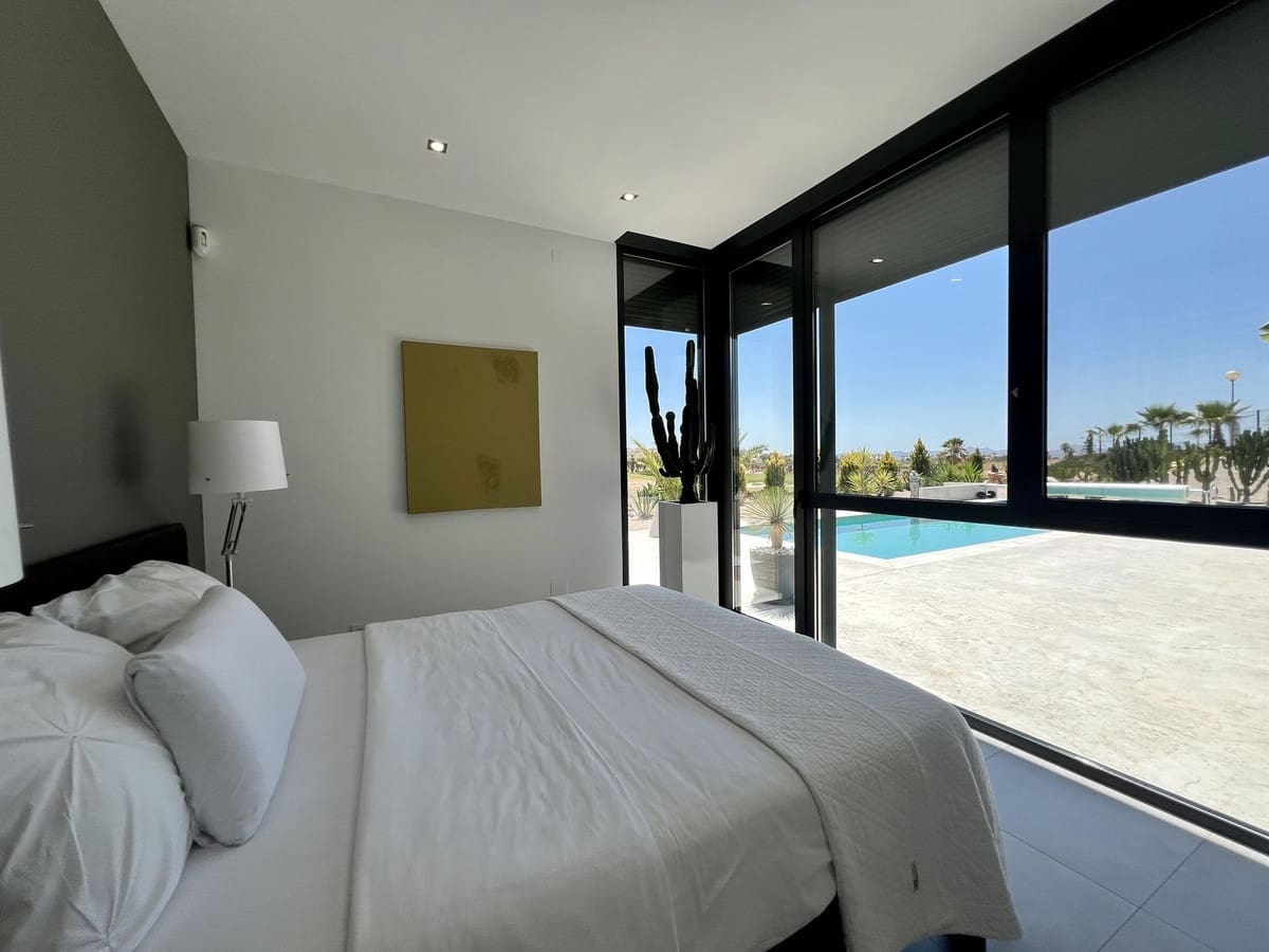 7 bedroom Villa for sale in Hacienda del Alamo - € 775,000 (Ref: 9413324)