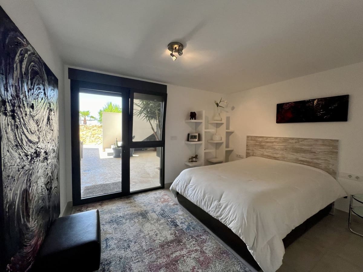 7 bedroom Villa for sale in Hacienda del Alamo - € 775,000 (Ref: 9413324)