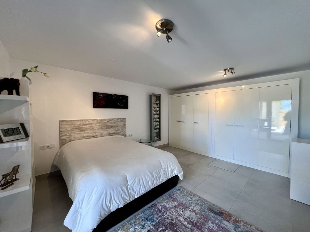 7 bedroom Villa for sale in Hacienda del Alamo - € 775,000 (Ref: 9413324)