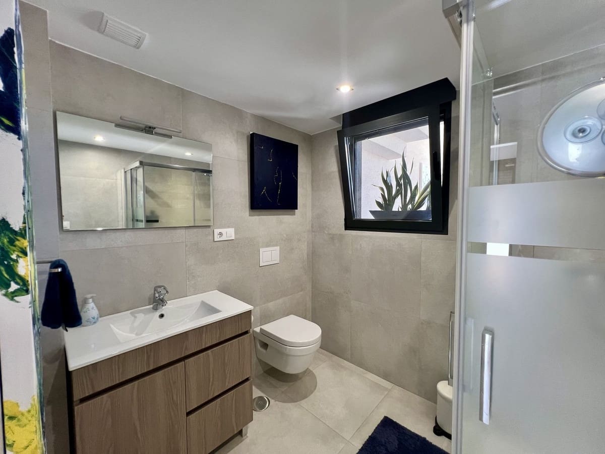 7 bedroom Villa for sale in Hacienda del Alamo - € 775,000 (Ref: 9413324)