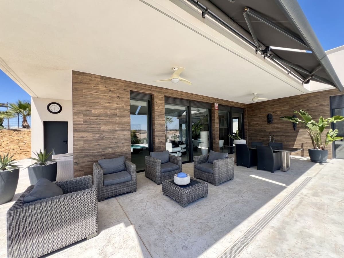 7 bedroom Villa for sale in Hacienda del Alamo - € 775,000 (Ref: 9413324)