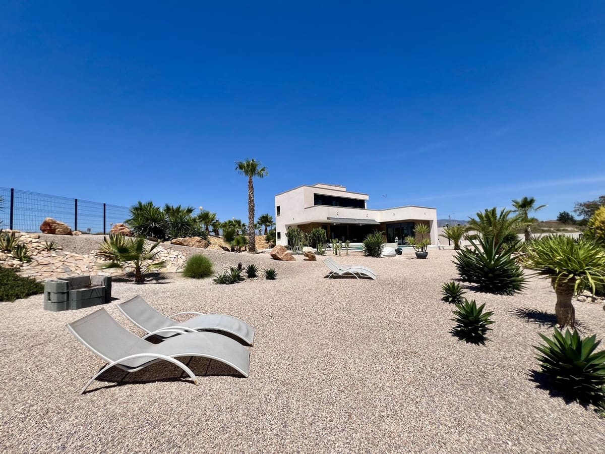 7 bedroom Villa for sale in Hacienda del Alamo - € 775,000 (Ref: 9413324)