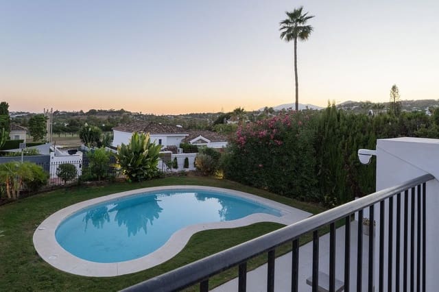 4 soveværelse Villa til salg i Puerto Banus, Marbella - € 2.795.000 (Ref: 9413326)