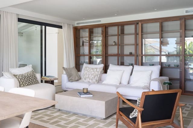 Chalet de 4 habitaciones en Puerto Banus, Marbella en venta con piscina - 2.795.000 € (Ref: 9413326)
