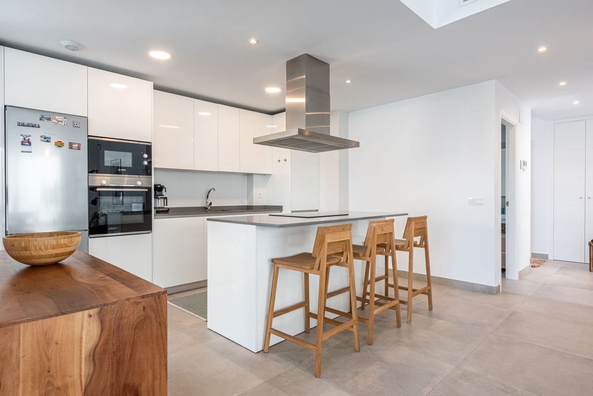 2 slaapkamer Appartement te koop in Fuengirola - € 479.000 (Ref: 9413327)