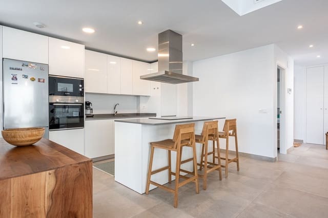 2 makuuhuone Huoneisto myytävänä paikassa Zona Puerto Deportivo, Fuengirola - 479 000 € (Ref: 9413327)