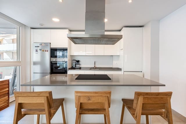 2 makuuhuone Huoneisto myytävänä paikassa Zona Puerto Deportivo, Fuengirola - 479 000 € (Ref: 9413327)