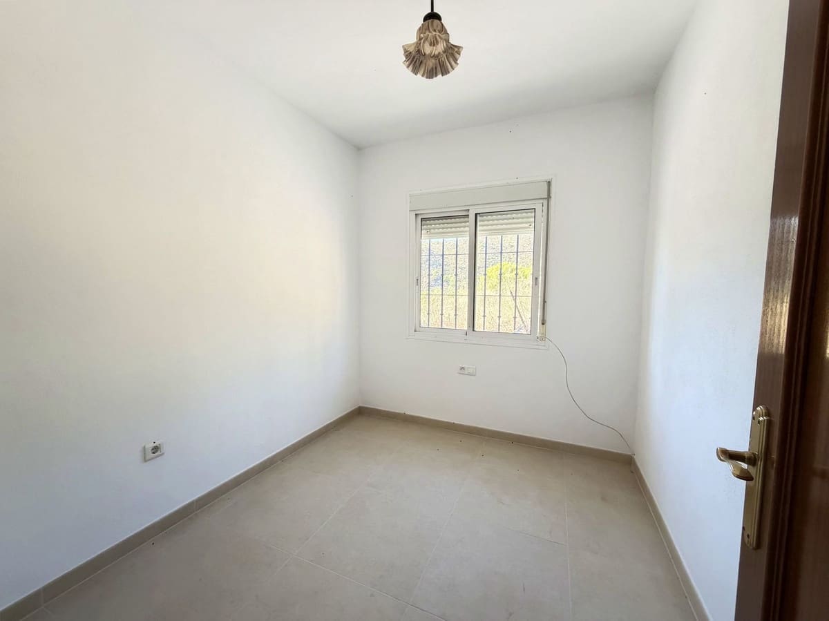 Chalet de 4 habitaciones en Estepona en venta - 550.000 € (Ref: 9413333)