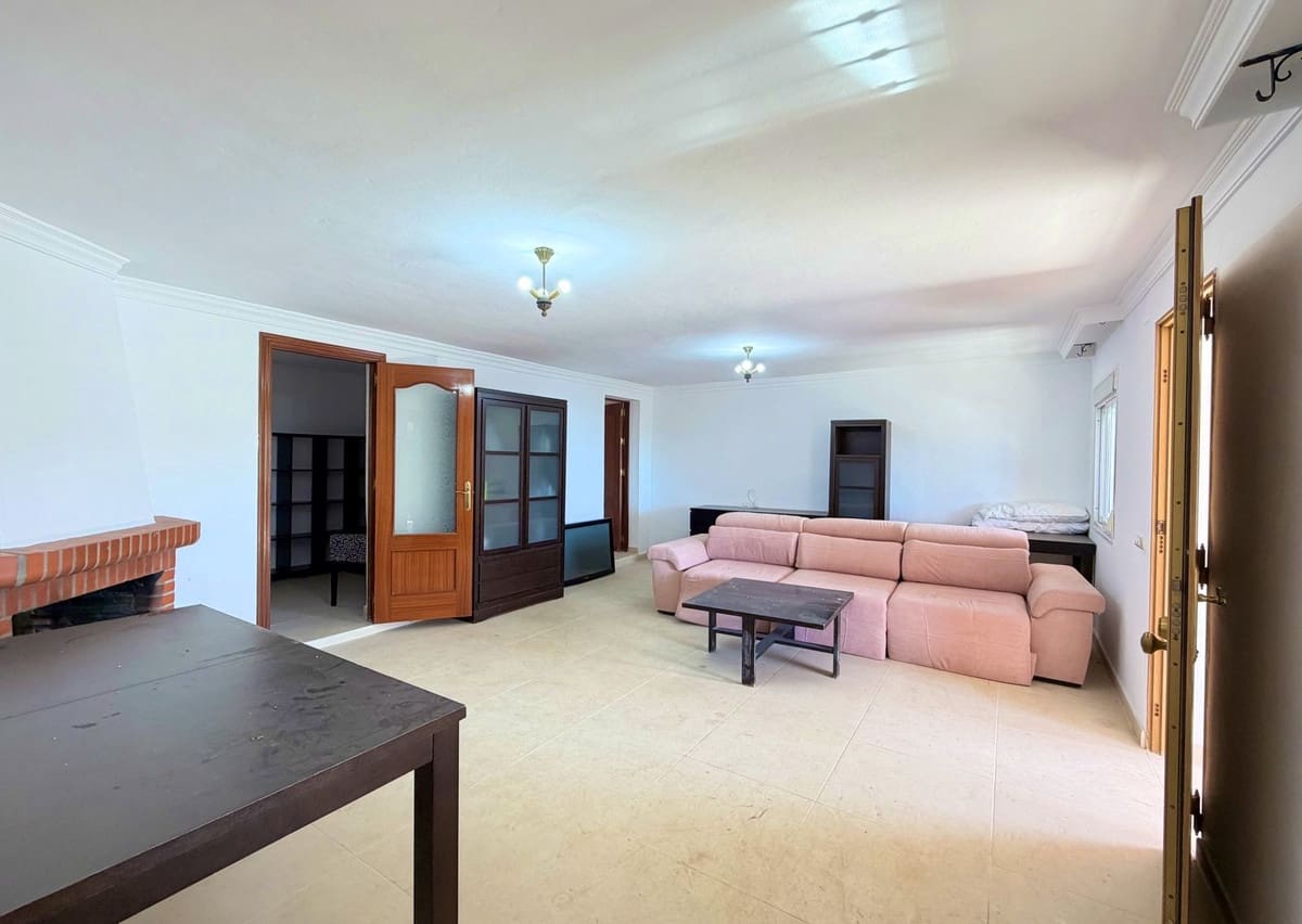 Chalet de 4 habitaciones en Estepona en venta - 550.000 € (Ref: 9413333)