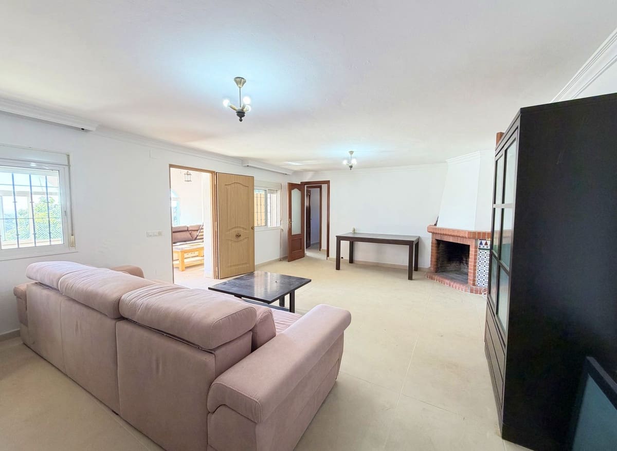 Chalet de 4 habitaciones en Estepona en venta - 550.000 € (Ref: 9413333)