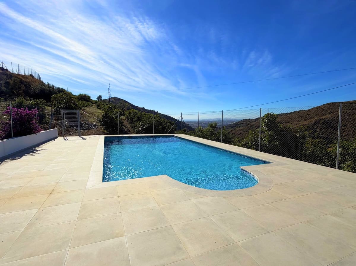 Chalet de 4 habitaciones en Estepona en venta - 550.000 € (Ref: 9413333)