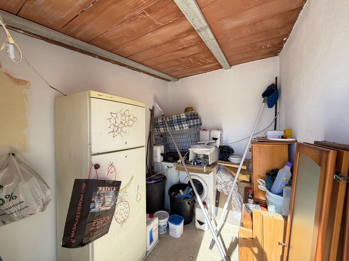 Chalet de 4 habitaciones en Estepona en venta - 550.000 € (Ref: 9413333)