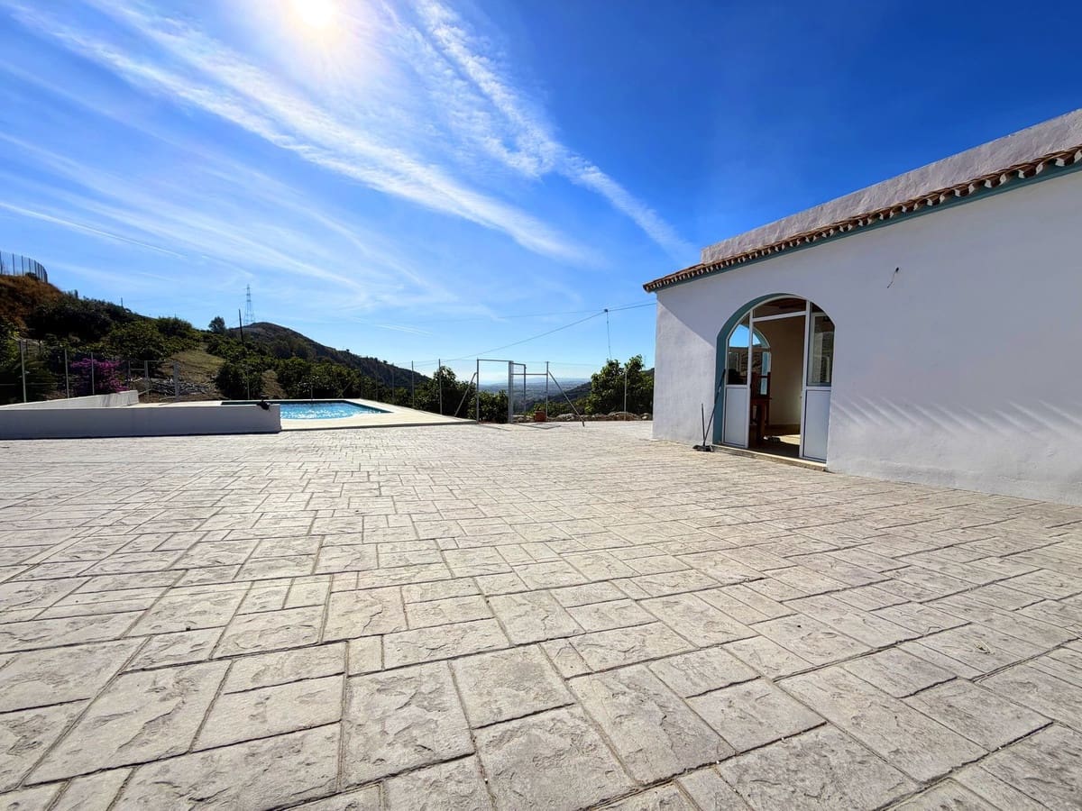 Chalet de 4 habitaciones en Estepona en venta - 550.000 € (Ref: 9413333)