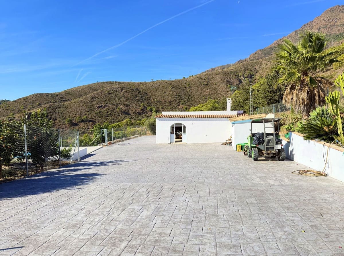 Chalet de 4 habitaciones en Estepona en venta - 550.000 € (Ref: 9413333)