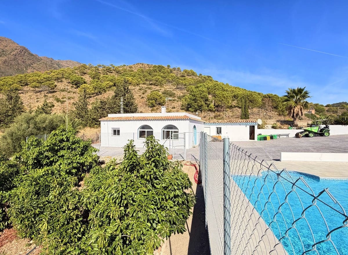 Chalet de 4 habitaciones en Estepona en venta - 550.000 € (Ref: 9413333)