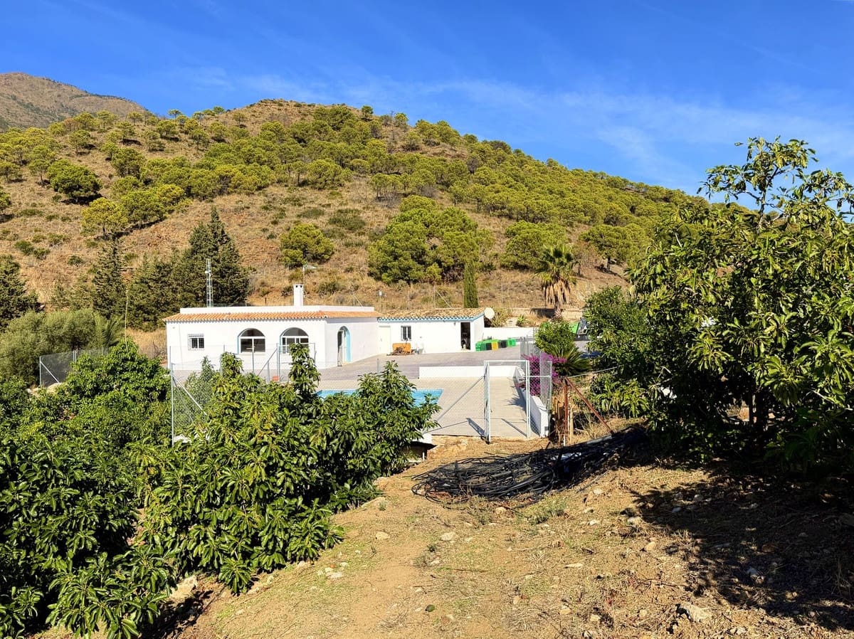 Chalet de 4 habitaciones en Estepona en venta - 550.000 € (Ref: 9413333)
