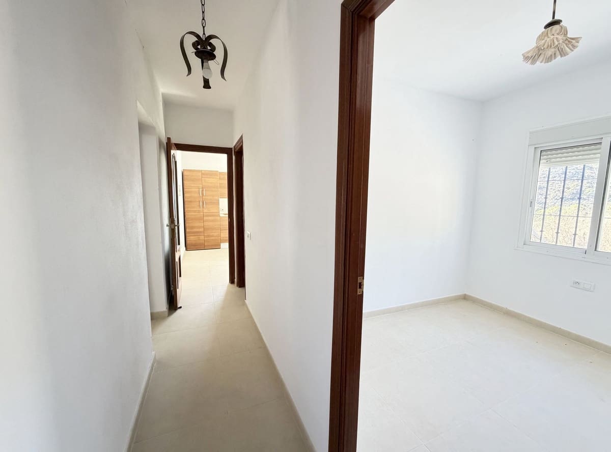 4 sypialnia Willa na sprzedaż w Estepona z basenem - 550 000 € (Ref: 9413333)