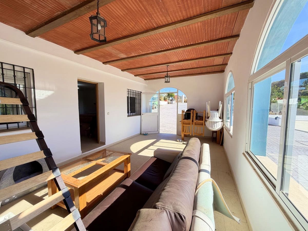 4 sypialnia Willa na sprzedaż w Estepona z basenem - 550 000 € (Ref: 9413333)