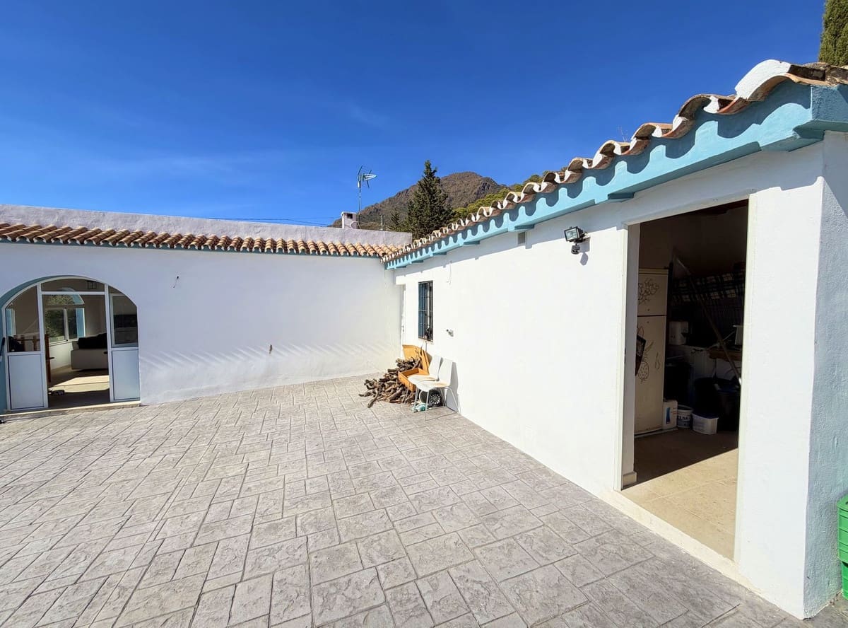 4 sypialnia Willa na sprzedaż w Estepona z basenem - 550 000 € (Ref: 9413333)