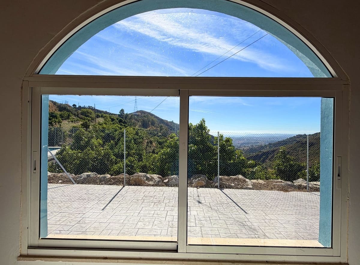 4 sypialnia Willa na sprzedaż w Estepona z basenem - 550 000 € (Ref: 9413333)