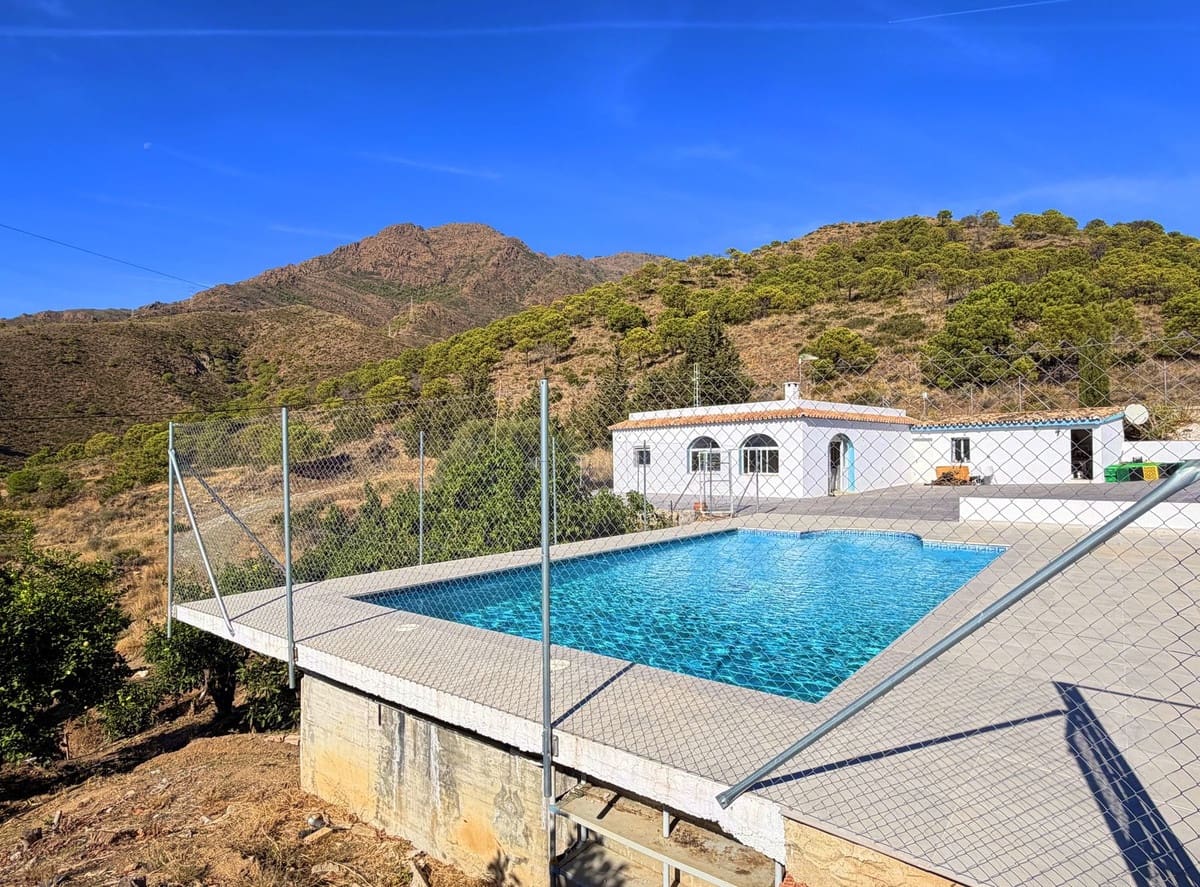 4 sypialnia Willa na sprzedaż w Estepona z basenem - 550 000 € (Ref: 9413333)