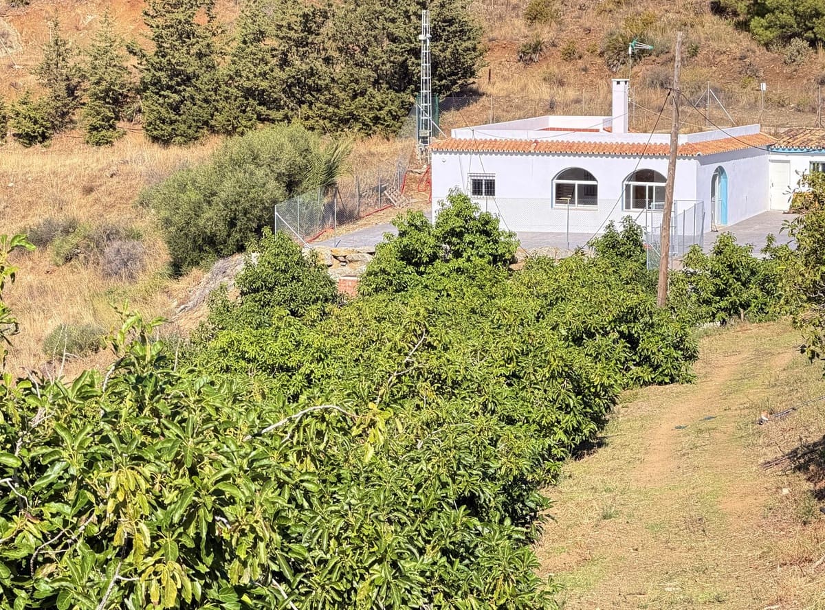 4 sypialnia Willa na sprzedaż w Estepona z basenem - 550 000 € (Ref: 9413333)