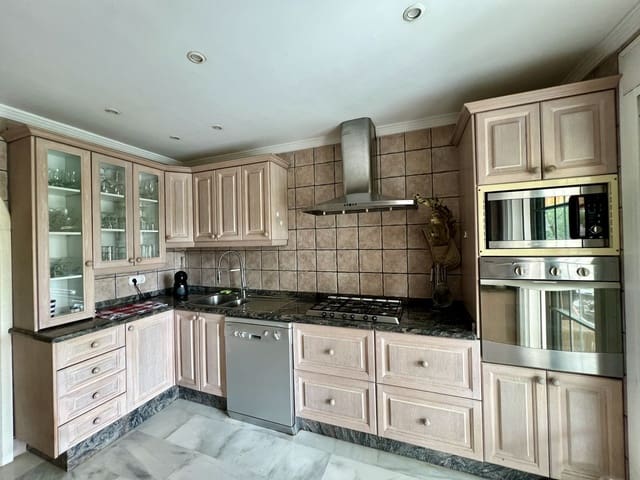 8 soveværelse Villa til salg i Mijas Golf, Mijas - € 950.000 (Ref: 9413335)