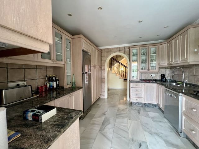 8 soveværelse Villa til salg i Mijas Golf, Mijas - € 950.000 (Ref: 9413335)