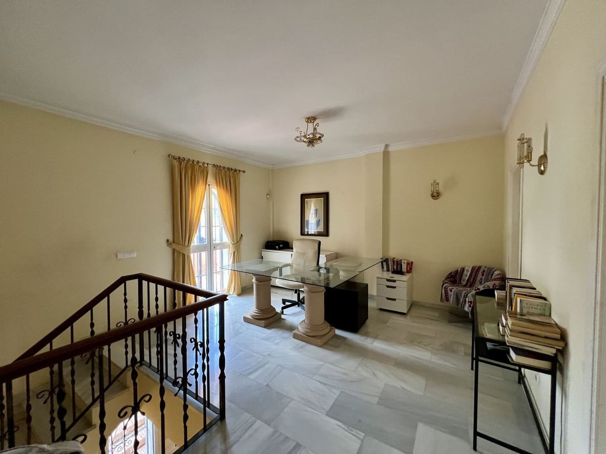 8 soveværelse Villa til salg i Mijas Golf - € 950.000 (Ref: 9413335)