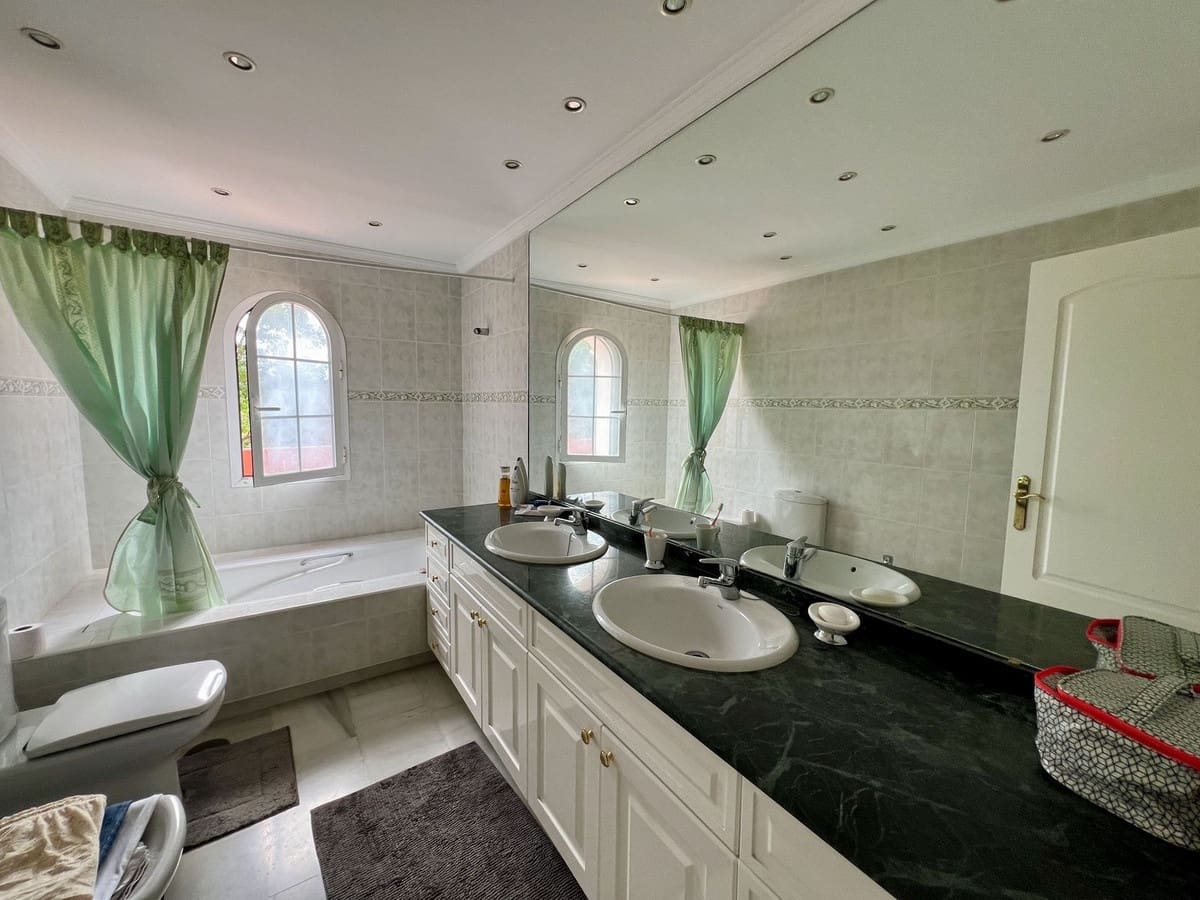 8 soveværelse Villa til salg i Mijas Golf - € 950.000 (Ref: 9413335)