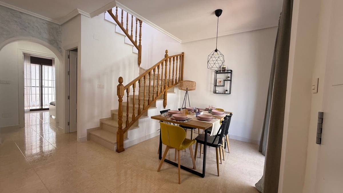 Casa de 3 habitaciones en San Miguel de Salinas en venta - 229.900 € (Ref: 9413340)