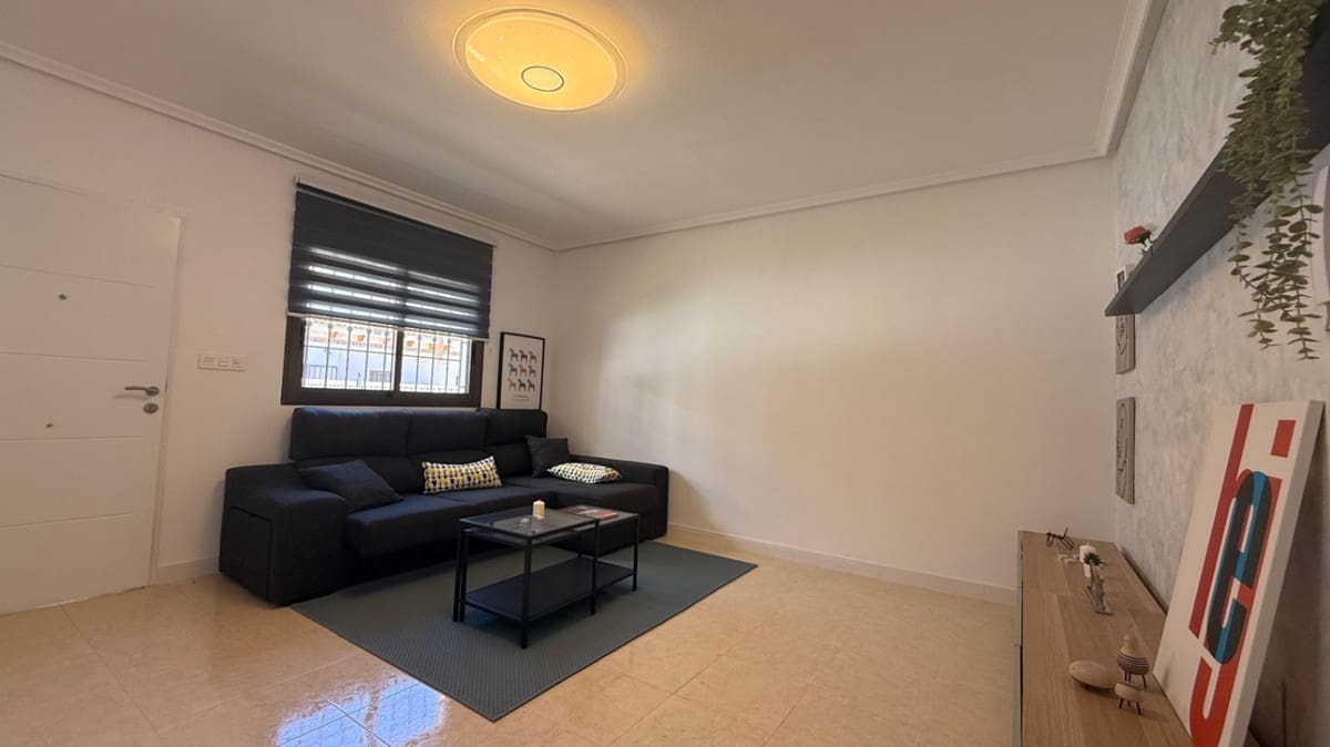 Casa de 3 habitaciones en San Miguel de Salinas en venta - 229.900 € (Ref: 9413340)