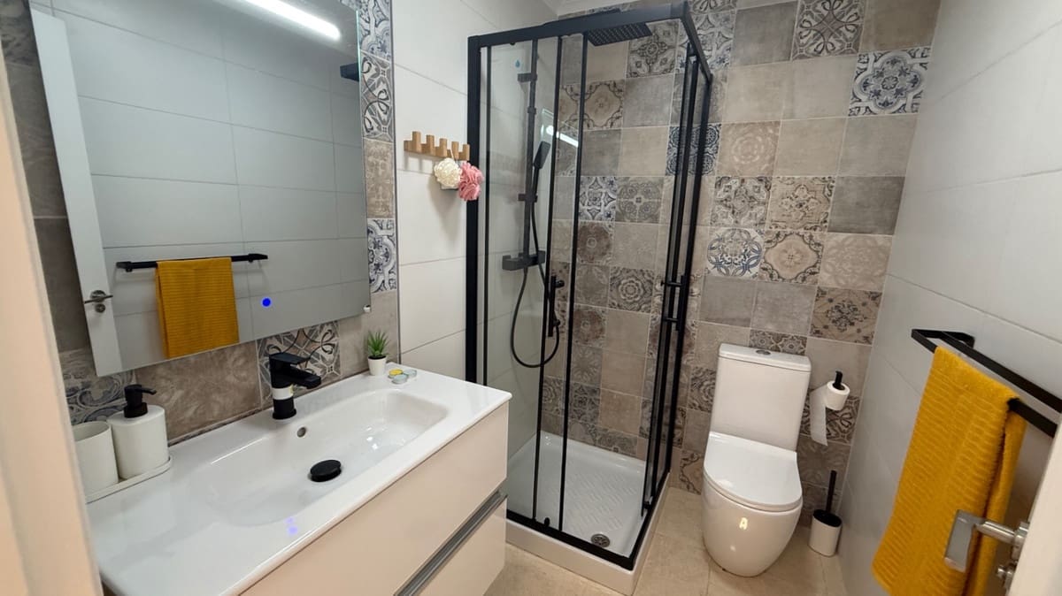 Casa de 3 habitaciones en San Miguel de Salinas en venta - 229.900 € (Ref: 9413340)