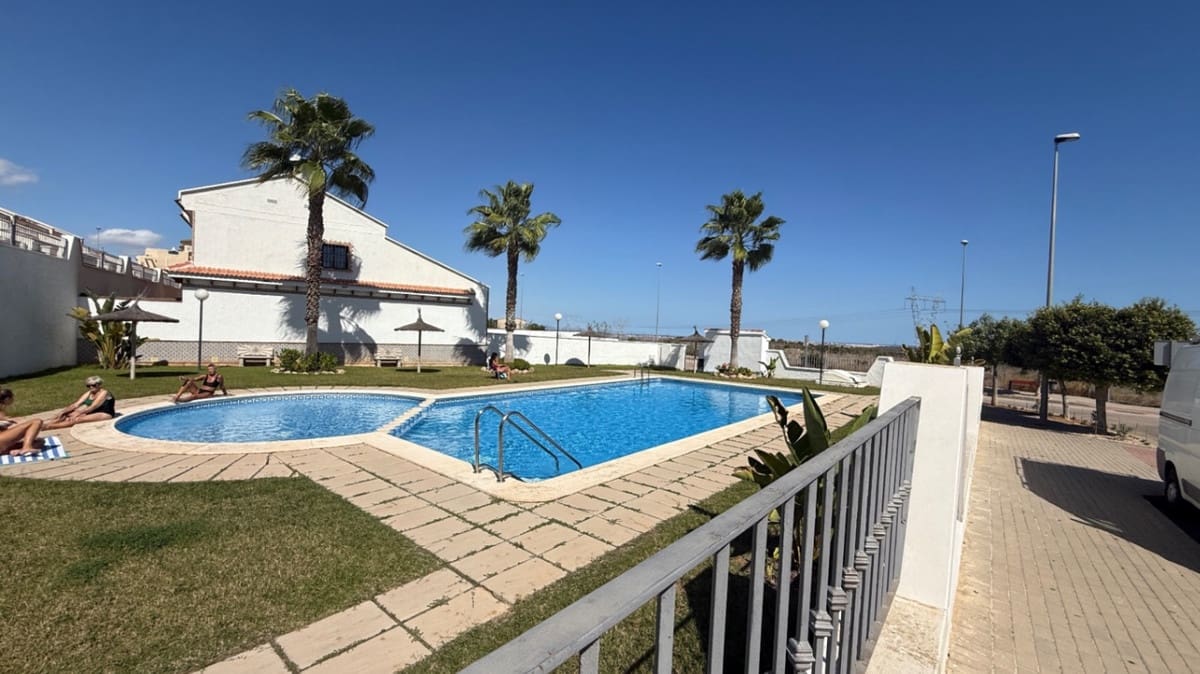 Casa de 3 habitaciones en San Miguel de Salinas en venta - 229.900 € (Ref: 9413340)