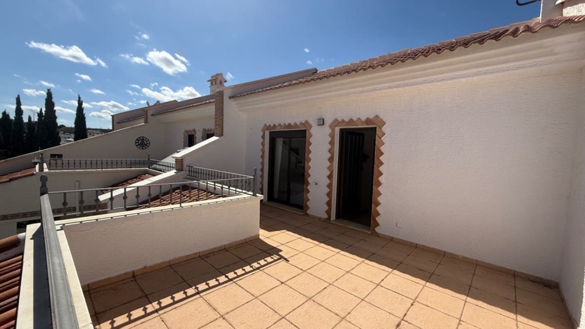 Casa de 3 habitaciones en San Miguel de Salinas en venta - 229.900 € (Ref: 9413340)